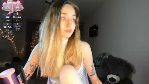 Snapshot of merryl_clark chatting on September 30, 3:39 pm Sara online show from September 30, 3:39 pm