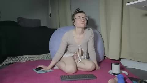 Snapshot of messyaftermidnight chatting on February 11, 11:32 pm Dainty online show from February 11, 11:32 pm