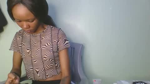 Snapshot of messyluna chatting on April 27, 12:03 pm meggy and bree online show from April 27, 12:03 pm