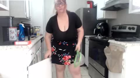 Snapshot of metalshop chatting on December 12, 5:59 pm Mommy Jaxx online show from December 12, 5:59 pm