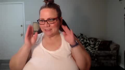 Snapshot of metalshop chatting on December 20, 4:31 am Mommy Jaxx online show from December 20, 4:31 am