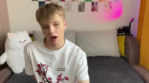 Arthur online show from April 13, 3:39 pm