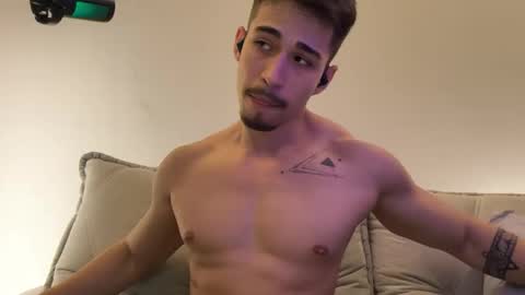 Snapshot of mettew22cm chatting on December 20, 2:51 am mettew22cm online show from December 20, 2:51 am