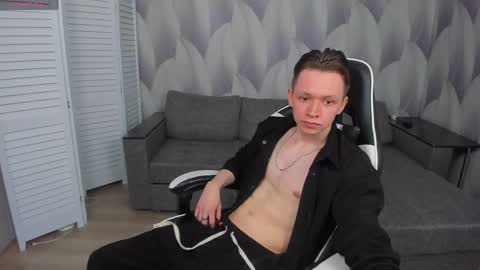 MEVERIK OUSHEN online show from April 5, 1:19 pm