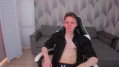 MEVERIK OUSHEN online show from April 12, 1:16 pm