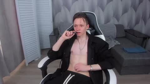 MEVERIK OUSHEN online show from April 15, 8:10 am