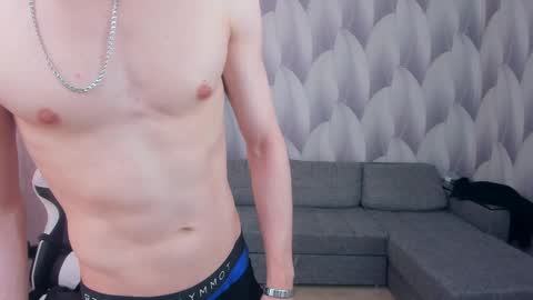 MEVERIK OUSHEN online show from April 17, 1:03 pm