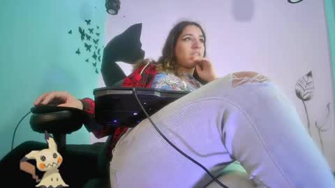 Snapshot of mew_alix chatting on May 2, 7:19 pm mew_alix online show from May 2, 7:19 pm