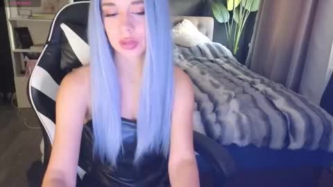 Snapshot of mezzalunaa chatting on October 3, 5:37 am vollmond online show from October 3, 5:37 am