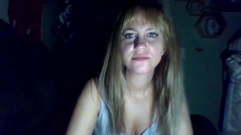 Snapshot of mezzy69 chatting on October 12, 8:13 am mezzy69 online show from October 12, 8:13 am