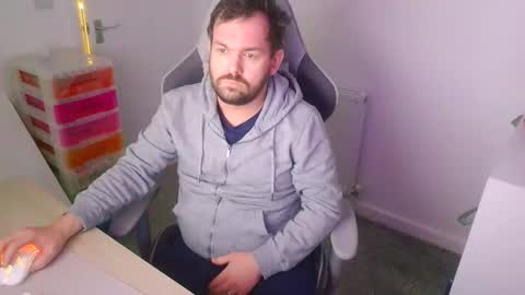 Snapshot of mg_of chatting on December 16, 8:19 am mg-of online show from December 16, 8:19 am