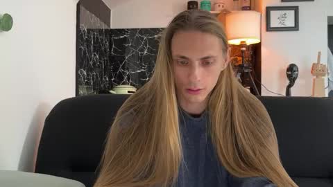 Snapshot of mi_chyort chatting on April 20, 4:21 pm Misha online show from April 20, 4:21 pm