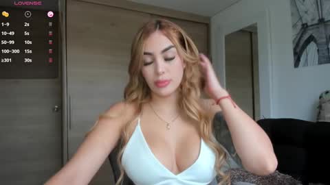 Snapshot of mi_suk1 chatting on February 14, 7:44 pm mi suk1 online show from February 14, 7:44 pm