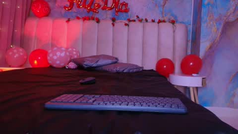 Emi online show from February 12, 7:20 pm