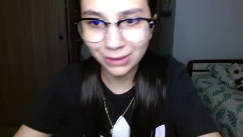 Mia online show from December 18, 4:51 am