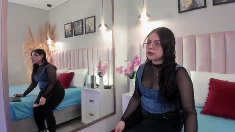 Mia online show from November 8, 12:16 pm