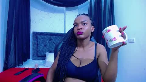 Snapshot of mia__thomson_ chatting on November 28, 1:25 pm MIA online show from November 28, 1:25 pm