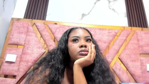 Mia online show from April 8, 11:32 am