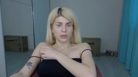 mia_angel online show from May 22, 5:18 pm