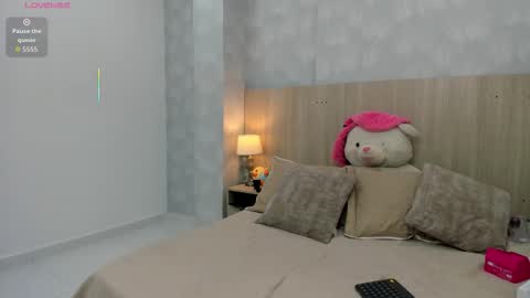 Snapshot of mia_aristizabal chatting on December 5, 11:30 am Mia Aristizabal online show from December 5, 11:30 am