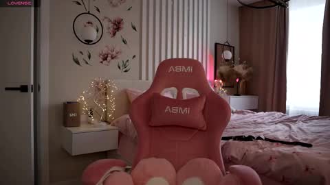 Just call me Kitty online show from March 7, 6:43 am