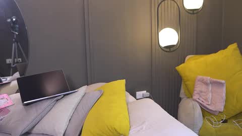 Belmont and Mia online show from March 27, 7:02 pm