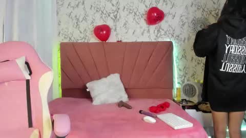 follow me MIA  online show from June 8, 9:37 pm