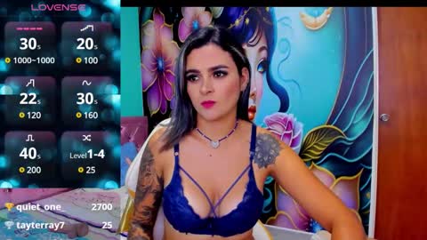 Snapshot of mia_bigtits_17 chatting on December 7, 6:59 pm Mia online show from December 7, 6:59 pm