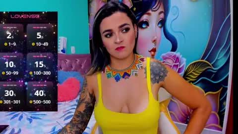 Snapshot of mia_bigtits_17 chatting on December 22, 12:17 am Mia online show from December 22, 12:17 am