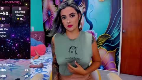Snapshot of mia_bigtits_17 chatting on January 3, 8:11 pm Mia online show from January 3, 8:11 pm