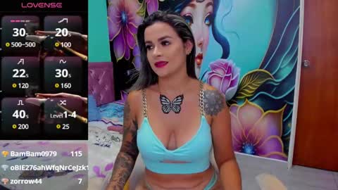Snapshot of mia_bigtits_17 chatting on March 9, 5:28 pm Mia online show from March 9, 5:28 pm