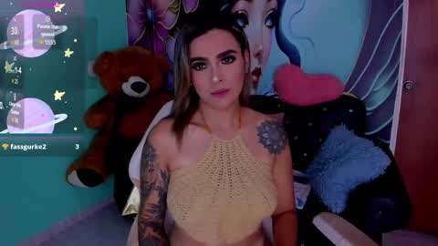 Snapshot of mia_bigtits_17 chatting on April 19, 7:27 pm Mia online show from April 19, 7:27 pm