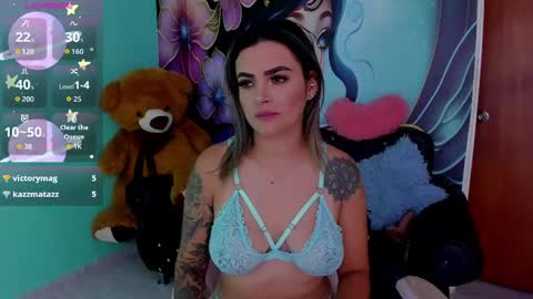 Snapshot of mia_bigtits_17 chatting on May 20, 9:54 pm Mia online show from May 20, 9:54 pm