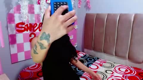 Snapshot of mia_brown69 chatting on June 13, 2:42 am mia_brown69 online show from June 13, 2:42 am