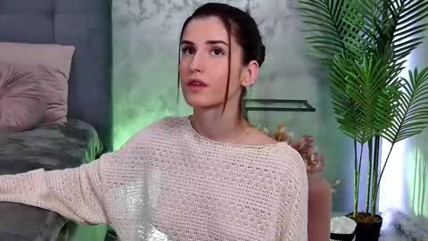 Snapshot of mia_carter99 chatting on February 13, 10:00 pm Freya Allen online show from February 13, 10:00 pm