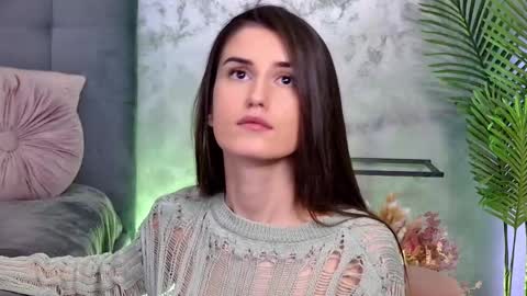 Snapshot of mia_carter99 chatting on February 17, 12:21 am Freya Allen online show from February 17, 12:21 am