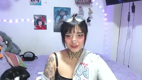 Mia online show from June 5, 6:52 am