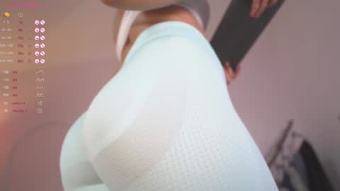 Snapshot of mia_coliin chatting on January 6, 10:58 pm Anna online show from January 6, 10:58 pm