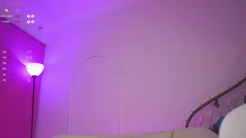 Snapshot of mia_coliin chatting on February 19, 11:57 pm Anna online show from February 19, 11:57 pm