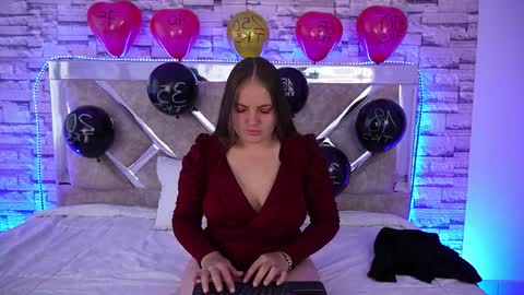 Snapshot of mia_collinxx chatting on January 12, 12:10 pm MIA online show from January 12, 12:10 pm