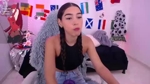 Snapshot of mia_cute_girl chatting on July 16, 12:22 pm mia_cute_girl online show from July 16, 12:22 pm