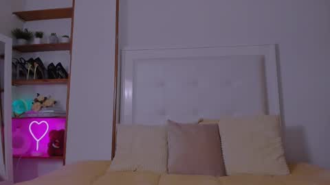 Sarah Luna online show from March 3, 12:37 pm