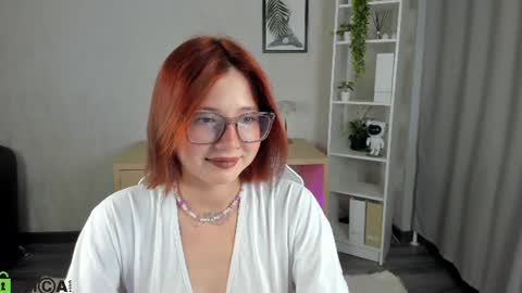 Snapshot of mia_e1fie chatting on June 22, 12:56 am mia_e1fie online show from June 22, 12:56 am