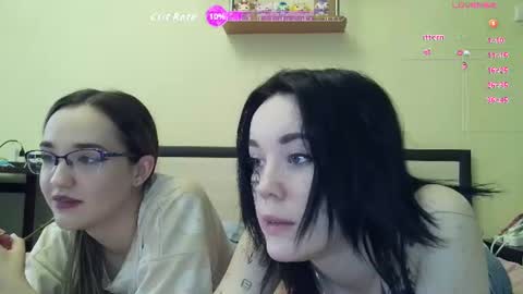 Snapshot of mia_ellis_ chatting on June 20, 10:51 am Mia and Jenny online show from June 20, 10:51 am
