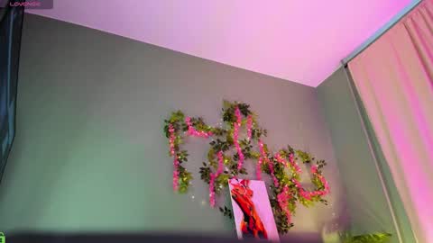 Mia online show from March 17, 3:00 am