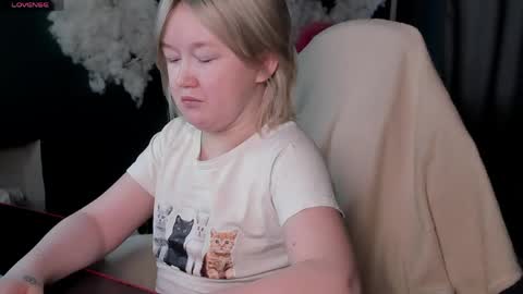 Mia online show from April 26, 2:31 am