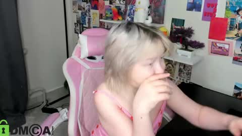 Snapshot of mia_ferd chatting on May 5, 3:03 am Mia online show from May 5, 3:03 am
