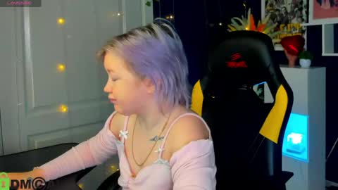 Snapshot of mia_ferd chatting on May 21, 2:40 am Mia online show from May 21, 2:40 am