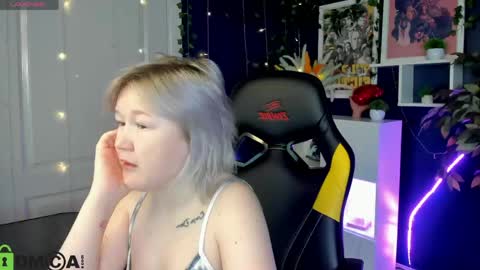 Snapshot of mia_ferd chatting on May 25, 3:01 am Mia online show from May 25, 3:01 am