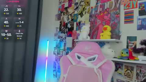 Snapshot of mia_ferd chatting on July 7, 6:47 am Mia online show from July 7, 6:47 am